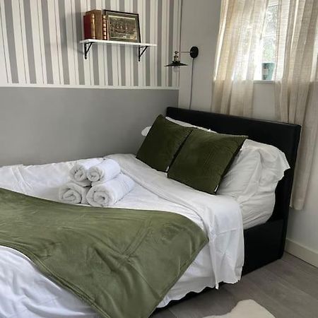 One Bedroom Putney Village Flat Londen Buitenkant foto