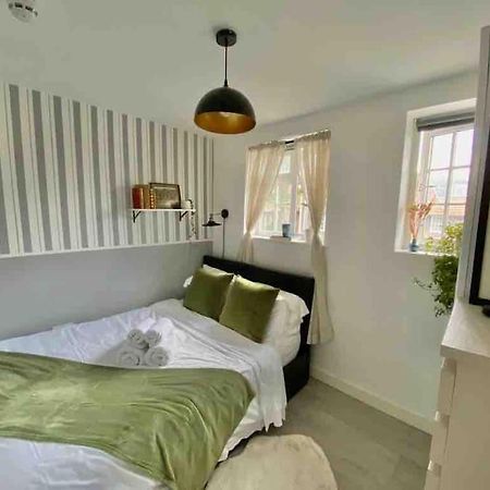 One Bedroom Putney Village Flat Londen Buitenkant foto