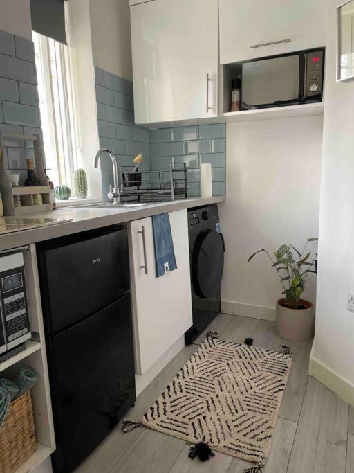 One Bedroom Putney Village Flat Londen Buitenkant foto