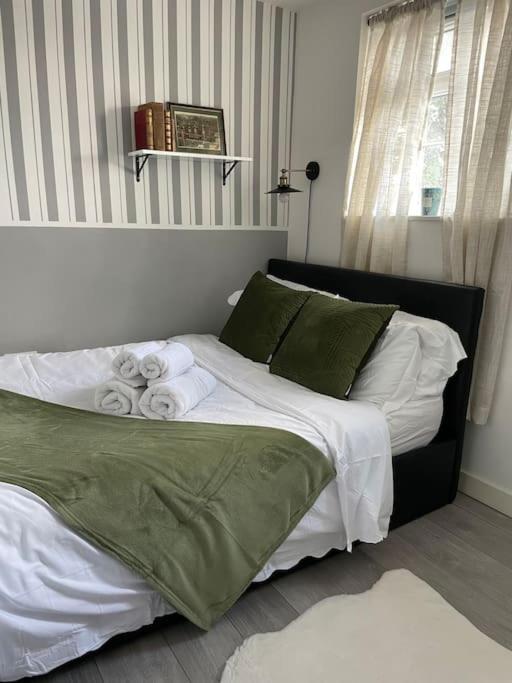 One Bedroom Putney Village Flat Londen Buitenkant foto