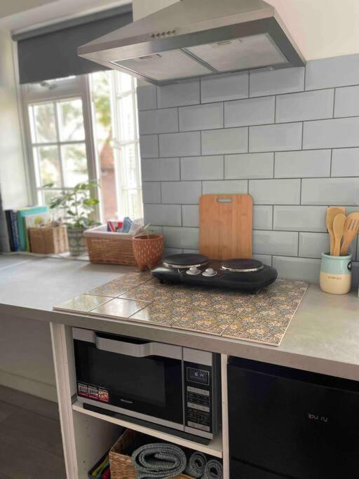 One Bedroom Putney Village Flat Londen Buitenkant foto