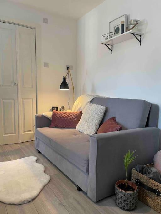 One Bedroom Putney Village Flat Londen Buitenkant foto