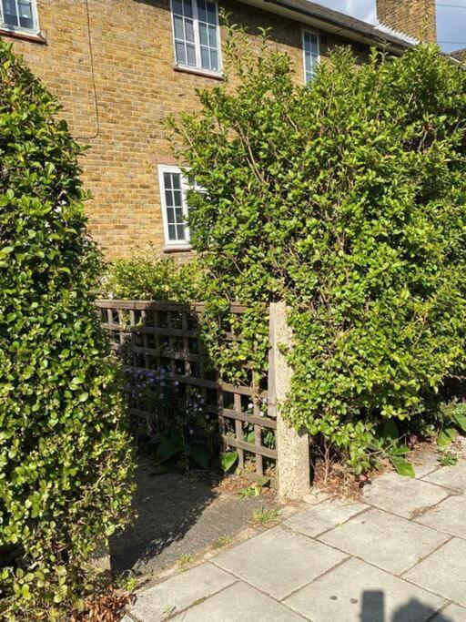 One Bedroom Putney Village Flat Londen Buitenkant foto