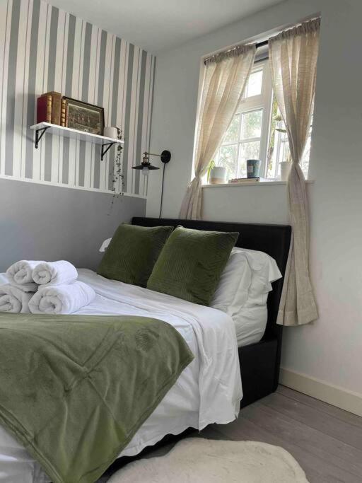 One Bedroom Putney Village Flat Londen Buitenkant foto