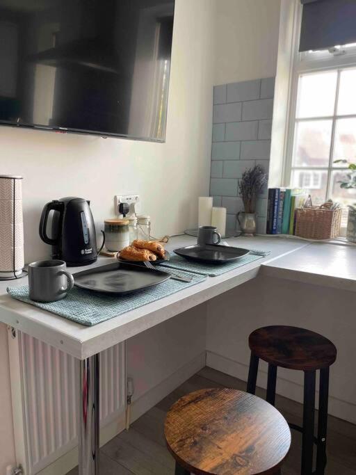 One Bedroom Putney Village Flat Londen Buitenkant foto