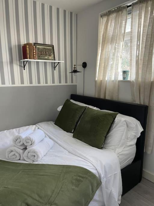 One Bedroom Putney Village Flat Londen Buitenkant foto