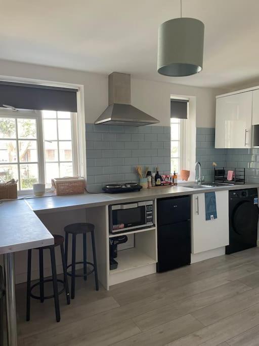 One Bedroom Putney Village Flat Londen Buitenkant foto