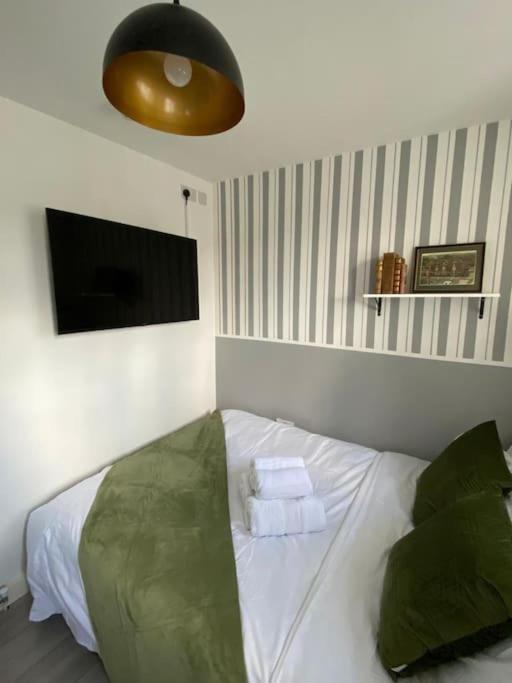 One Bedroom Putney Village Flat Londen Buitenkant foto