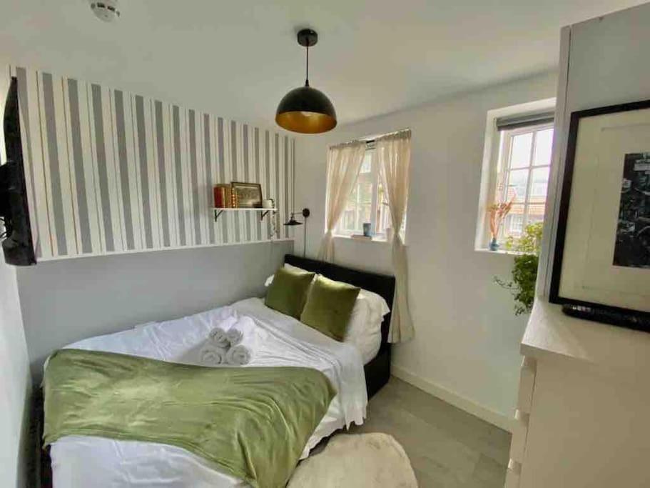One Bedroom Putney Village Flat Londen Buitenkant foto